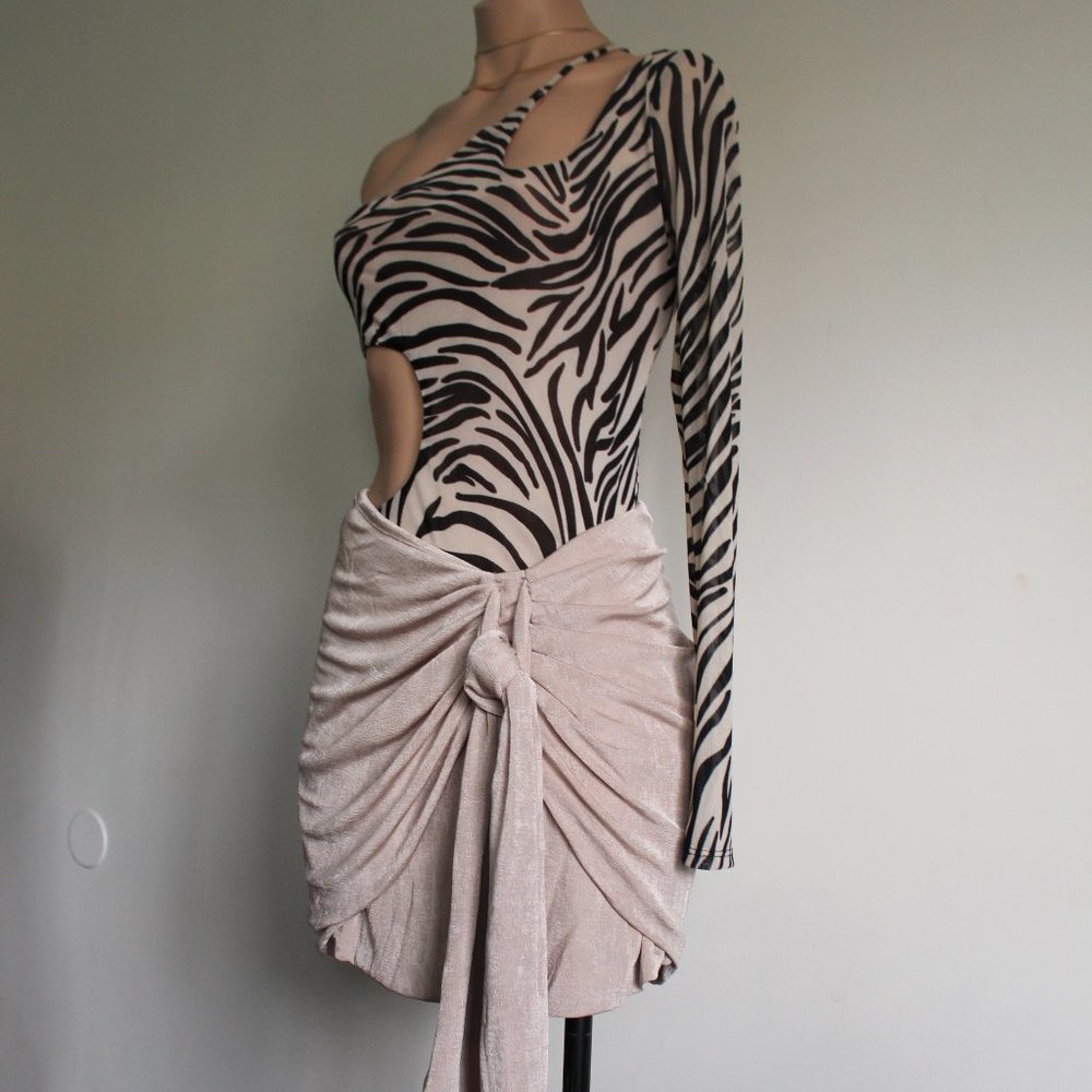 🆕️It Girl Collection// Taupe Skirt - Picture 7 of 10